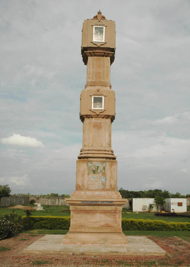 Carved Marble Manasthamb Pillar - Sacred Jain Temple Column with Traditional Religious Motifs